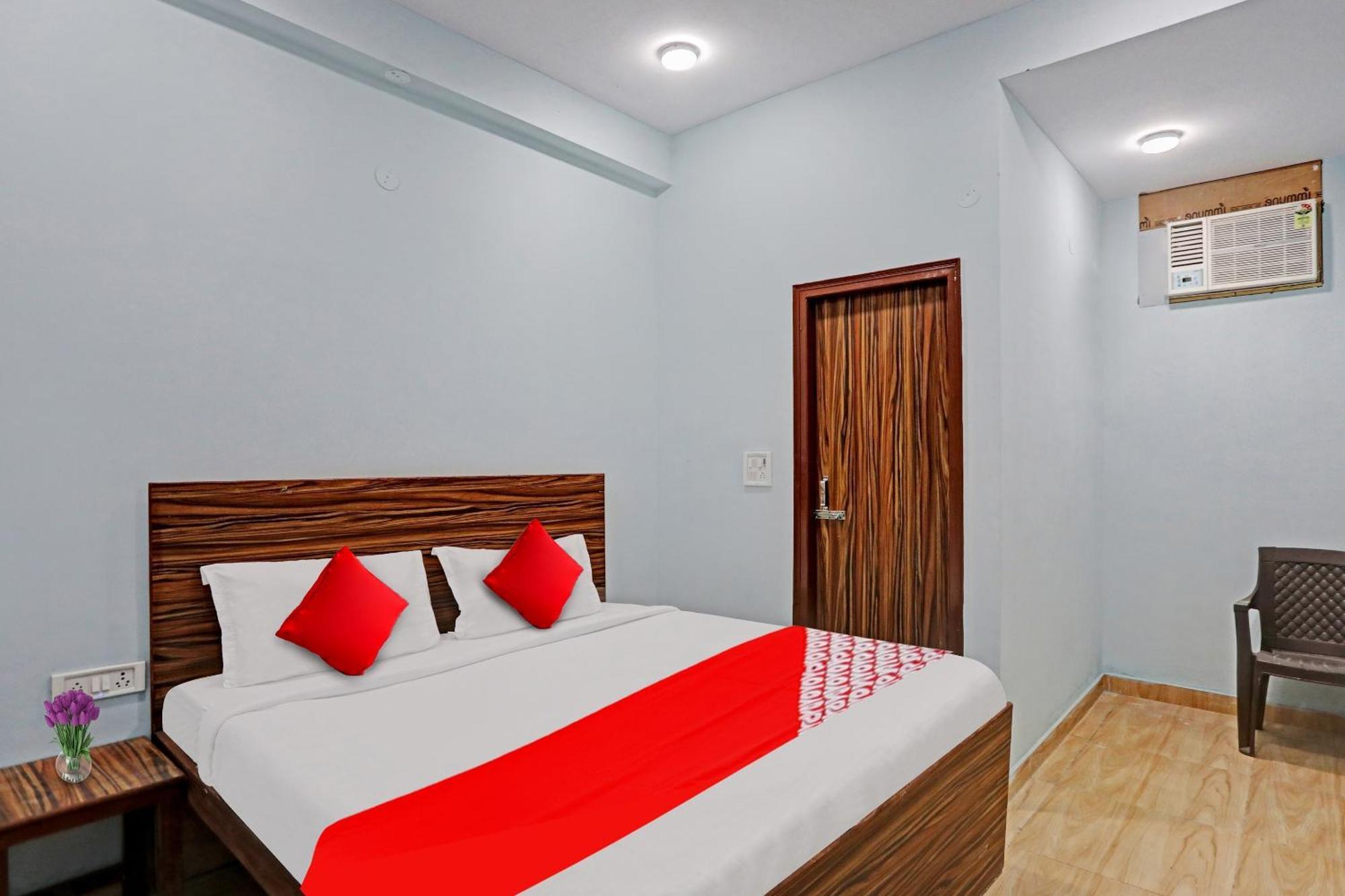 Hotel O Surya Gold Guest House Najafgarh Exterior photo