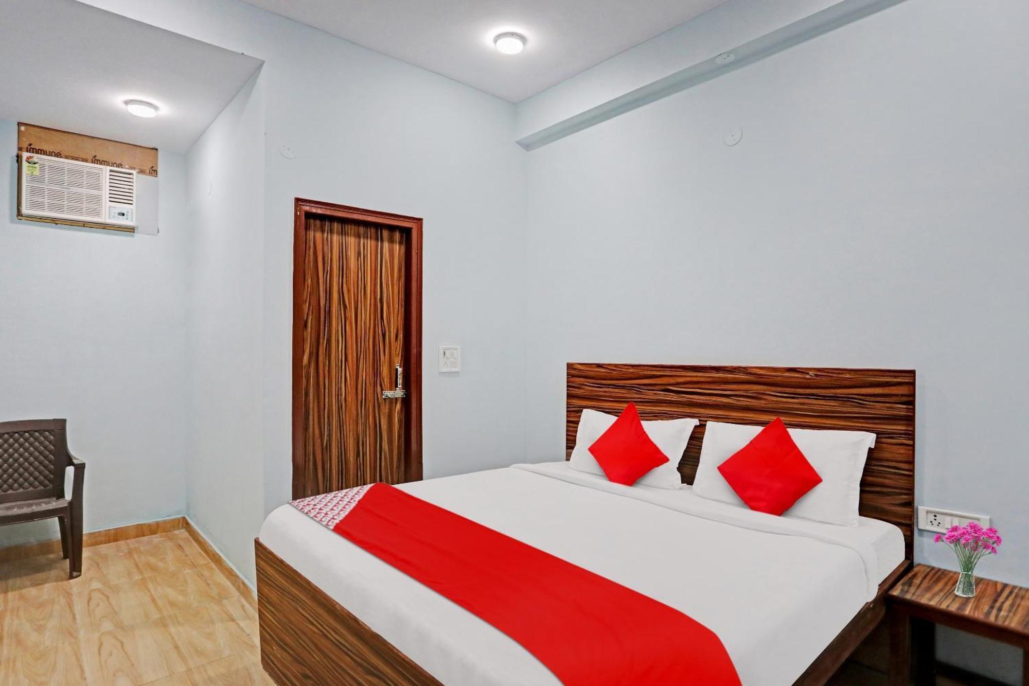 Hotel O Surya Gold Guest House Najafgarh Exterior photo