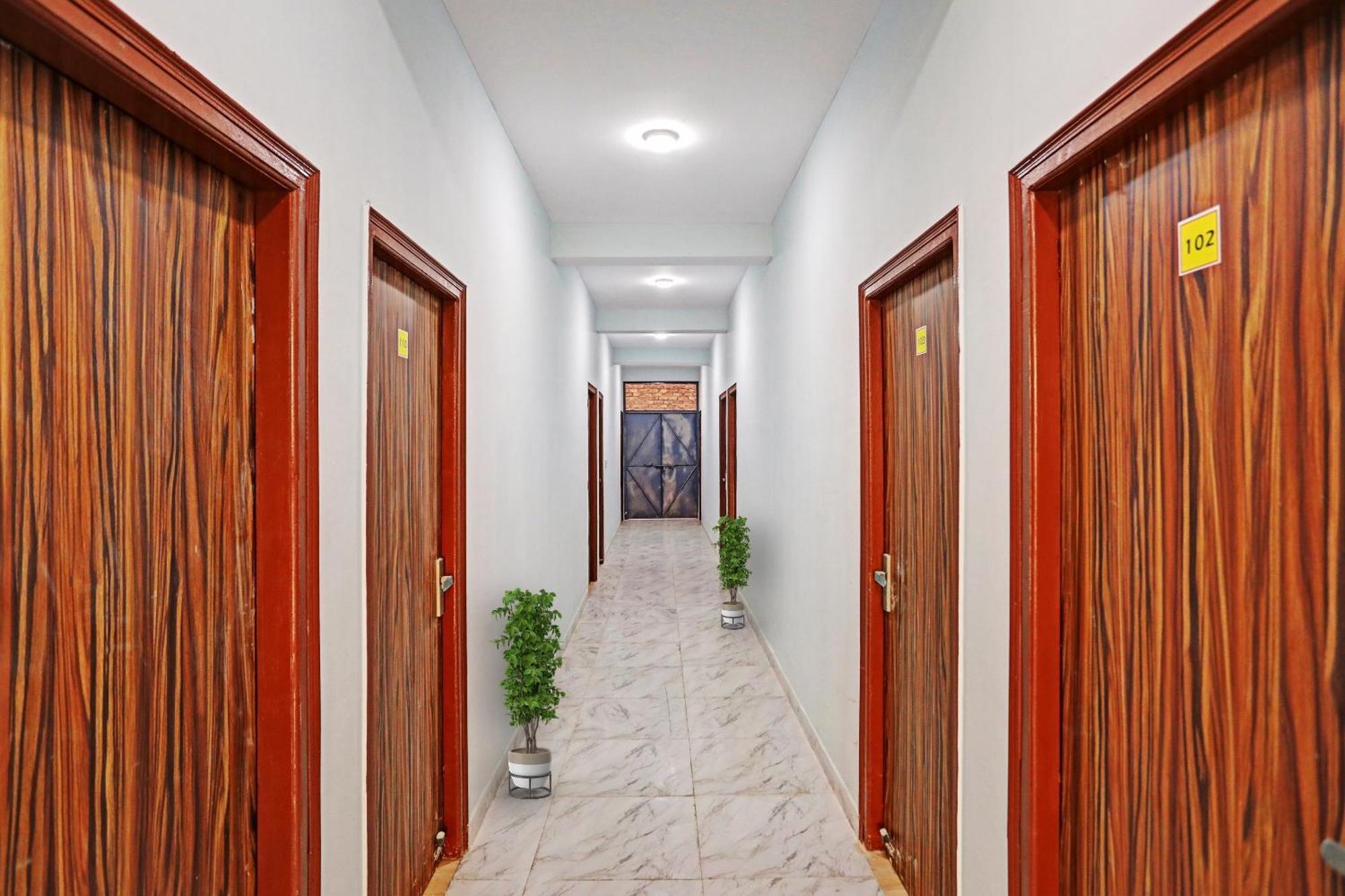 Hotel O Surya Gold Guest House Najafgarh Exterior photo