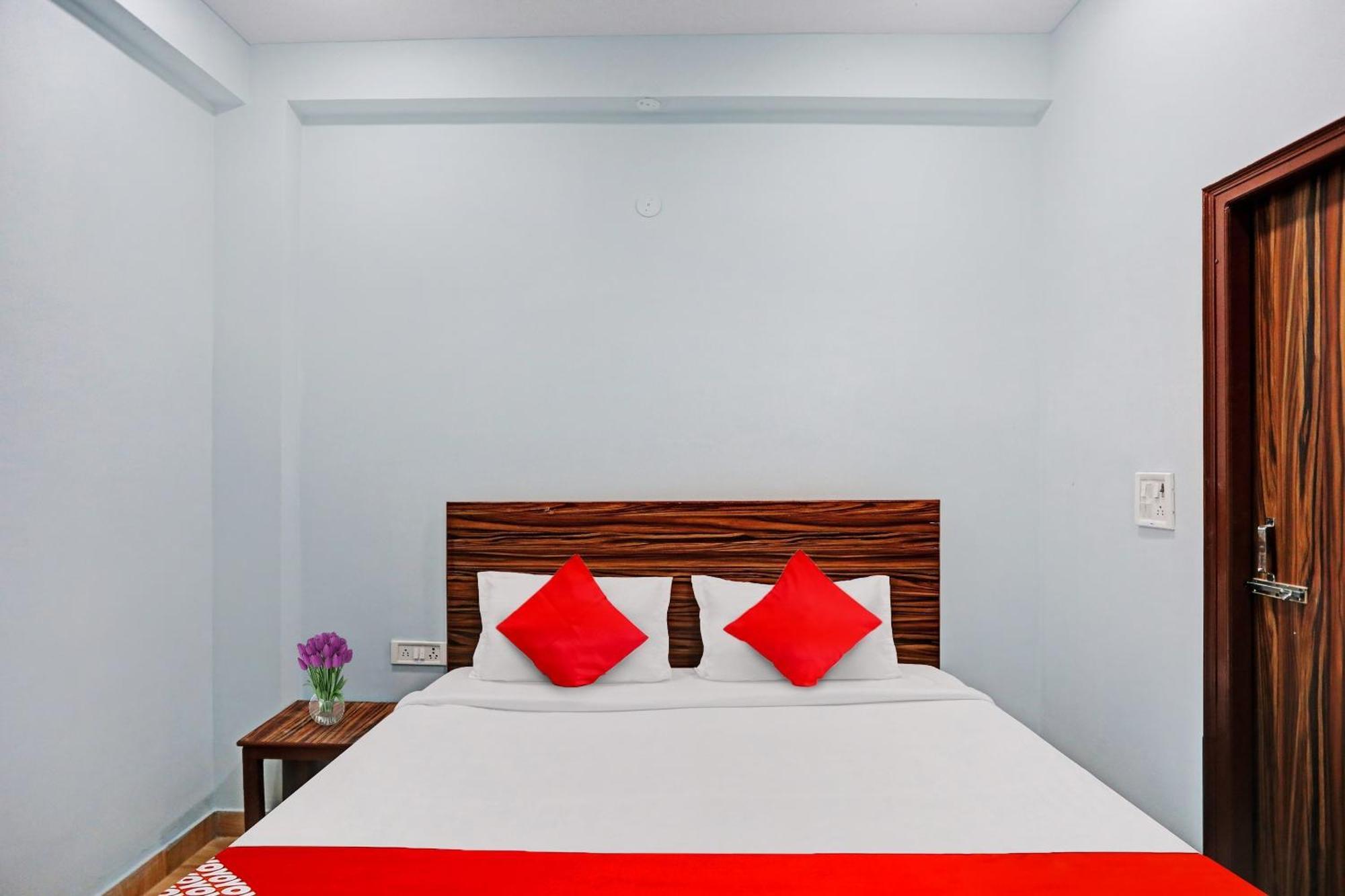 Hotel O Surya Gold Guest House Najafgarh Exterior photo