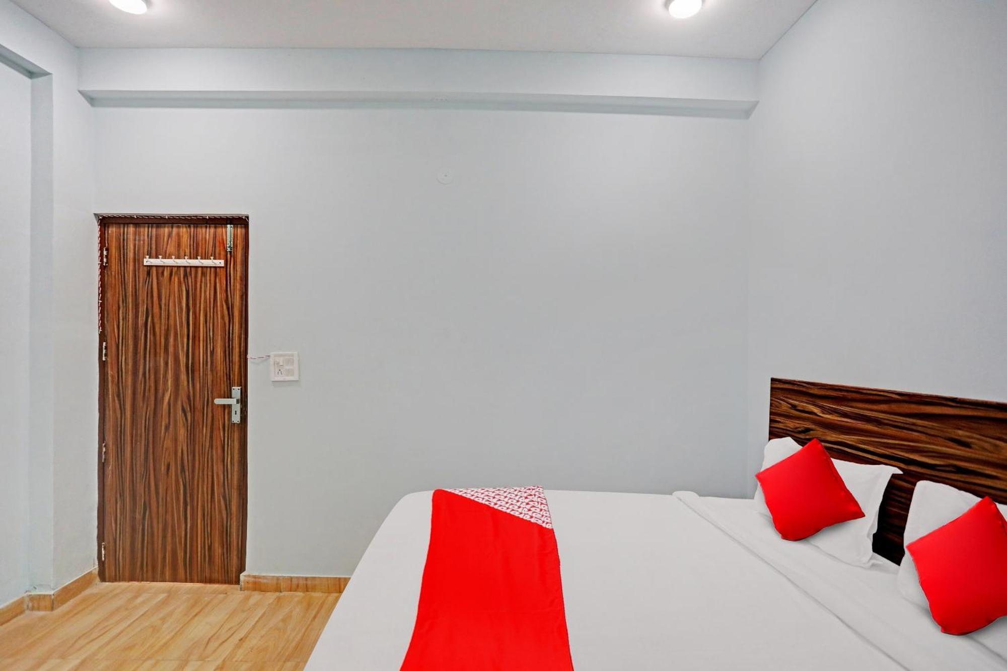 Hotel O Surya Gold Guest House Najafgarh Exterior photo