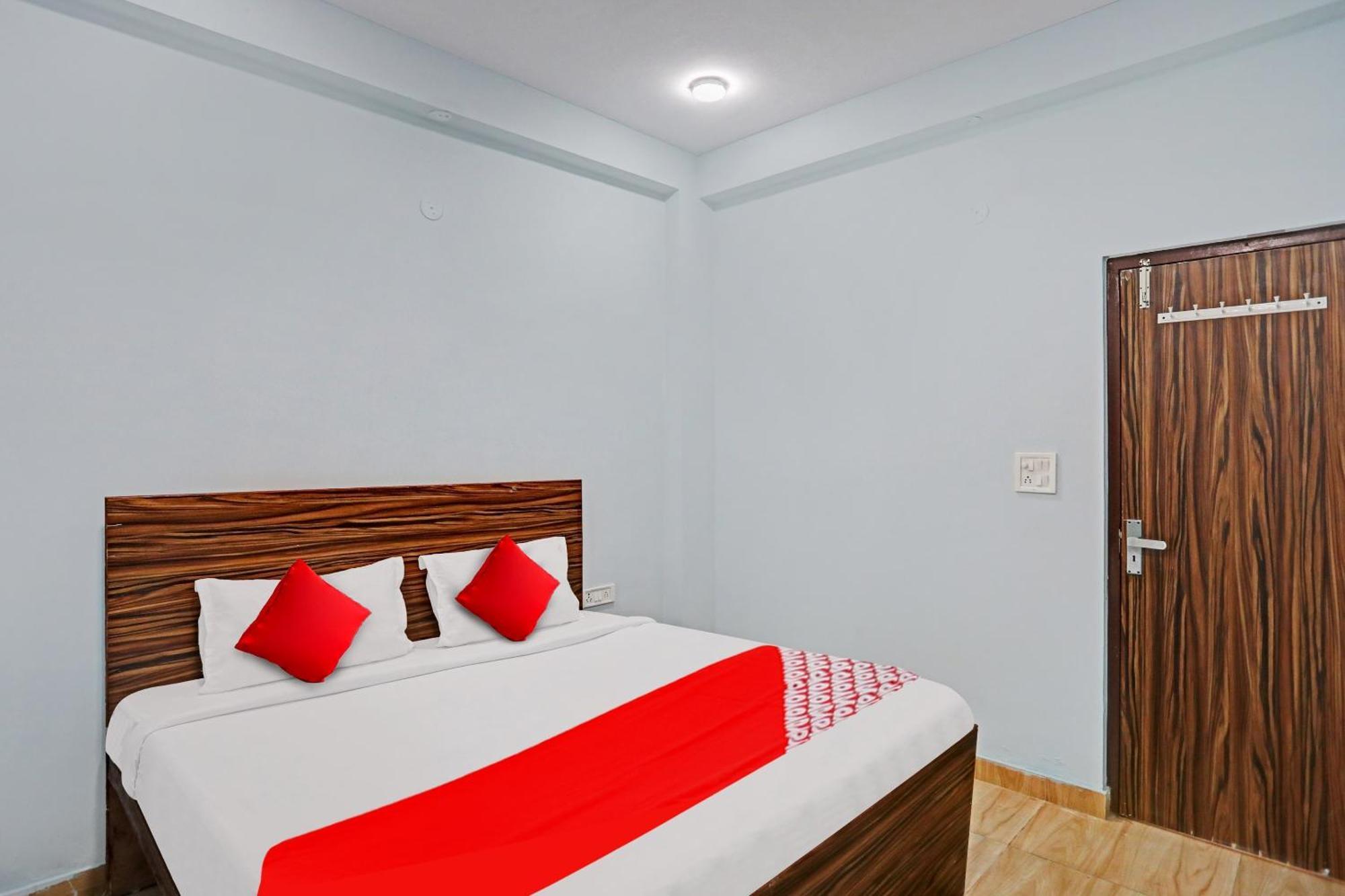 Hotel O Surya Gold Guest House Najafgarh Exterior photo