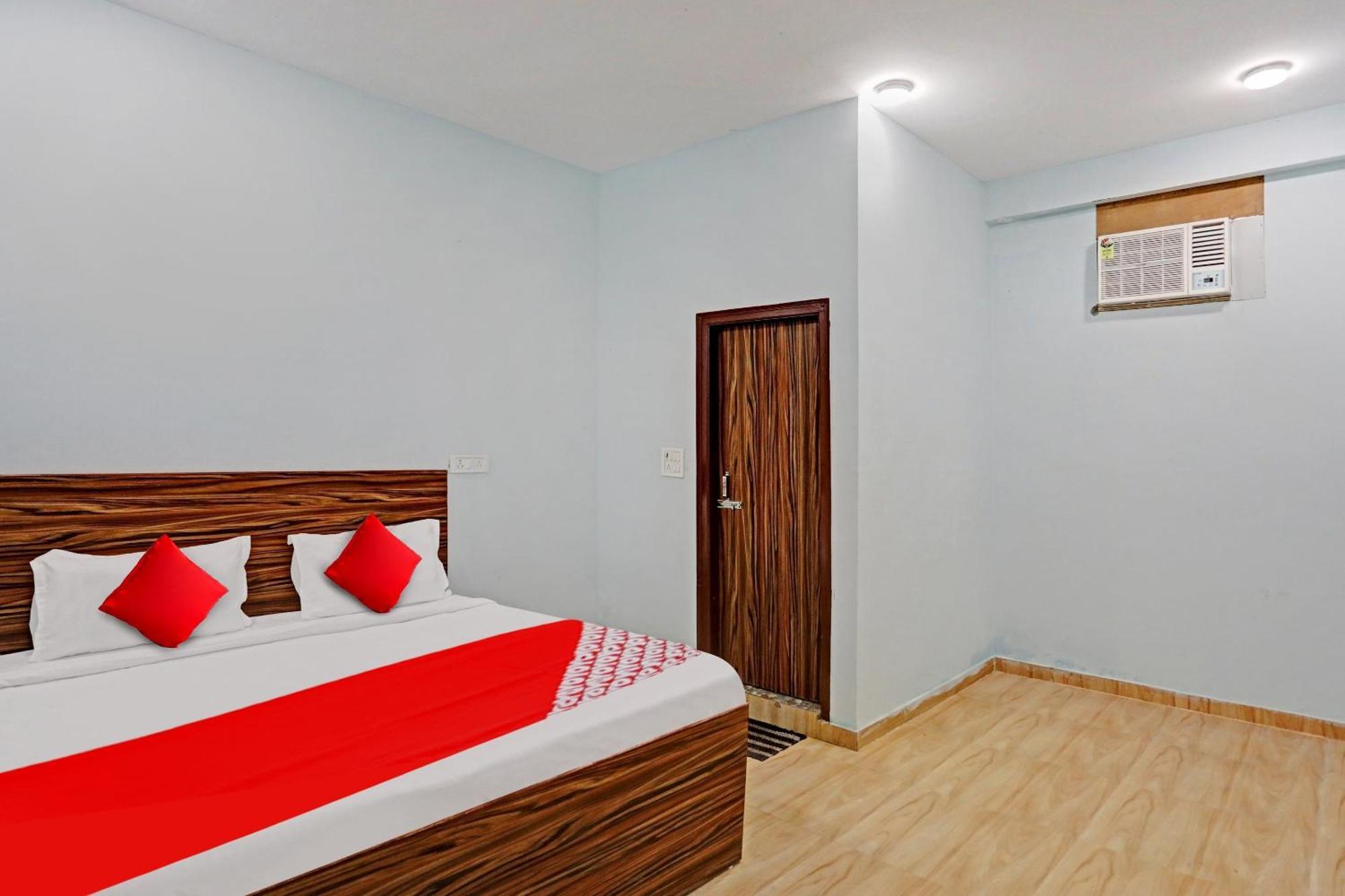 Hotel O Surya Gold Guest House Najafgarh Exterior photo